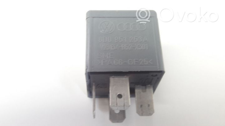 Audi A4 S4 B5 8D Autres relais 8D0951253A