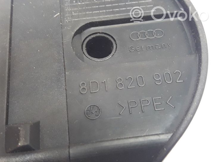 Audi A4 S4 B5 8D Kojelaudan sivutuuletussuuttimen kehys 8D1820902