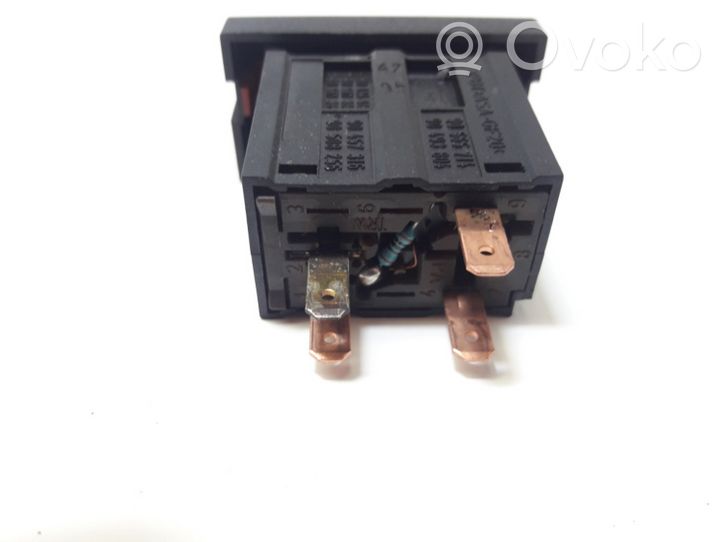 Opel Vectra B Botón interruptor de luz de peligro 90565714