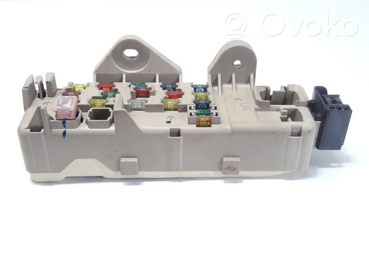 Mazda 323 Module de fusibles 