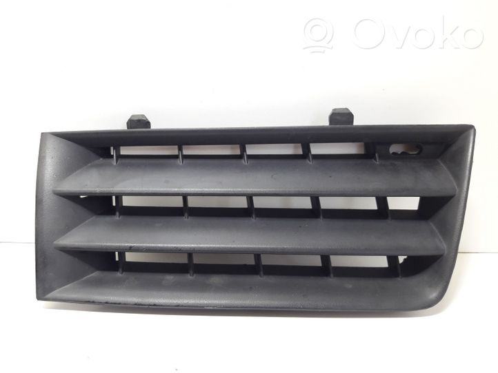 Renault Megane II Maskownica / Grill / Atrapa górna chłodnicy 8200114157