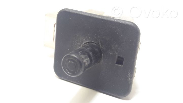 Mercedes-Benz C W202 Sensor de la puerta delantera 2028209410