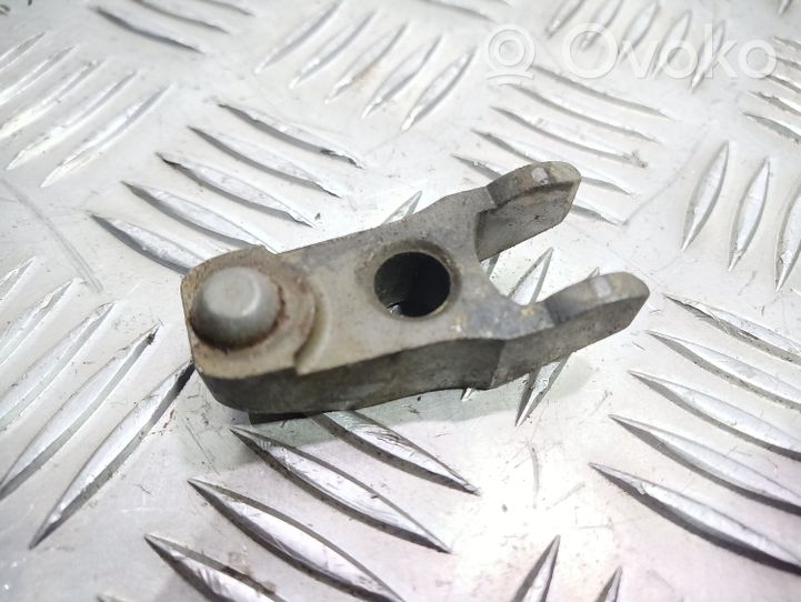 Audi 80 90 S2 B4 Fuel Injector clamp holder 