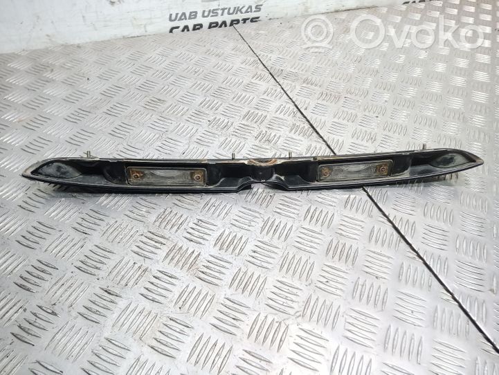 Opel Omega B2 Listwa oświetlenie tylnej tablicy rejestracyjnej 90379079