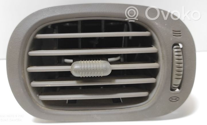 Chrysler Voyager Garniture, panneau de grille d'aération latérale 12050