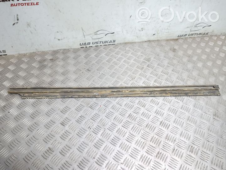 Audi 100 200 5000 C3 Etuoven lista (muoto) 