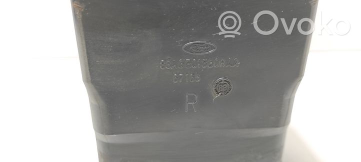 Ford Escort Boczna kratka nawiewu deski rozdzielczej 83AGB018B08AA