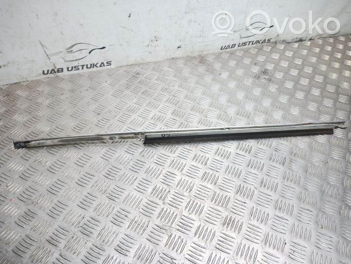 Opel Rekord E2 Moulure de porte arrière 90192109