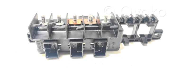 Volkswagen PASSAT B5 Module de fusibles 8L0941822A