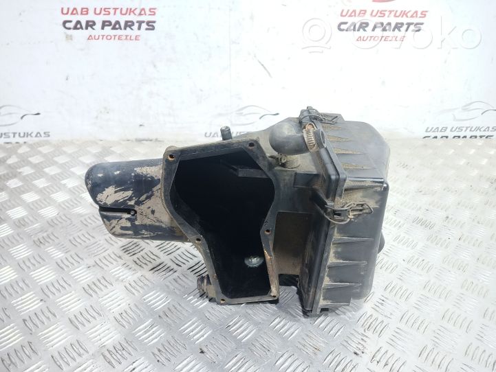 Audi 100 200 5000 C3 Oro filtro dėžė 021129620