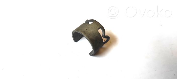 Audi A4 S4 B7 8E 8H Fuel Injector clamp holder 