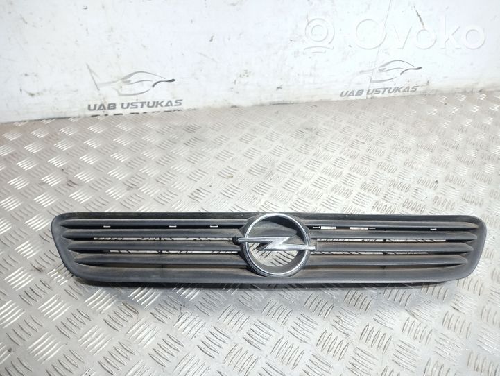 Opel Astra G Etupuskurin ylempi jäähdytinsäleikkö 90588120