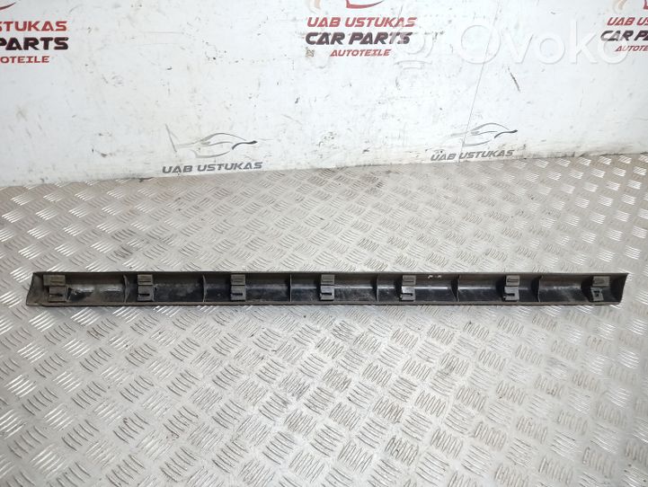 Mazda CX-7 Moulure de porte avant EG2151RB1