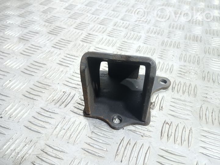 KIA Sorento Engine mounting bracket 