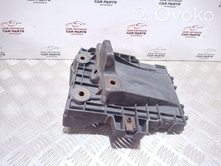 Jeep Patriot Boîte de batterie 05115730AA