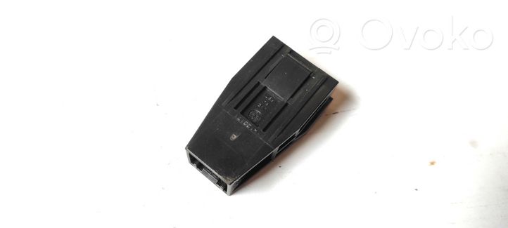 Mitsubishi Outlander USB socket connector 122171