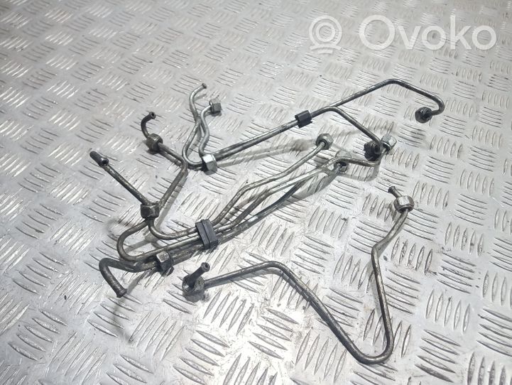 BMW 5 E39 Fuel injector supply line/pipe 