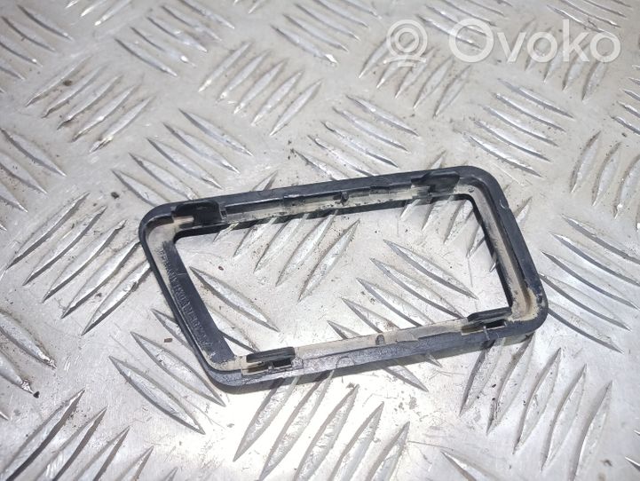 Volkswagen Golf II Altro elemento di rivestimento della portiera anteriore 321837247