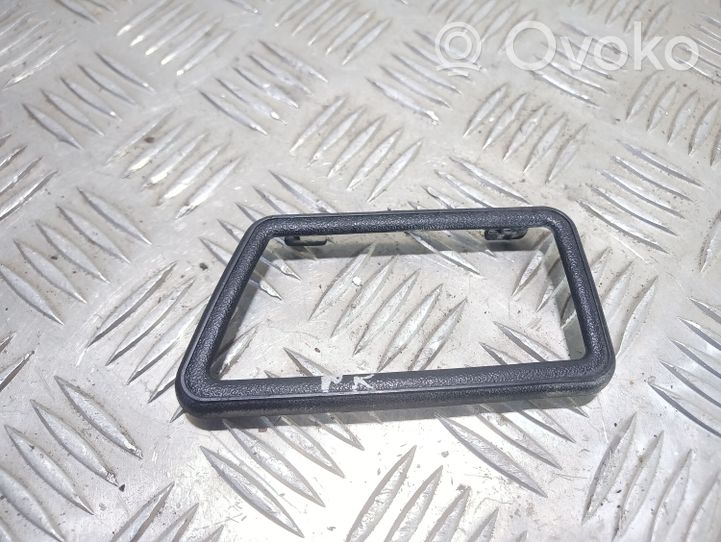 Volkswagen Golf II Altro elemento di rivestimento della portiera anteriore 321837247