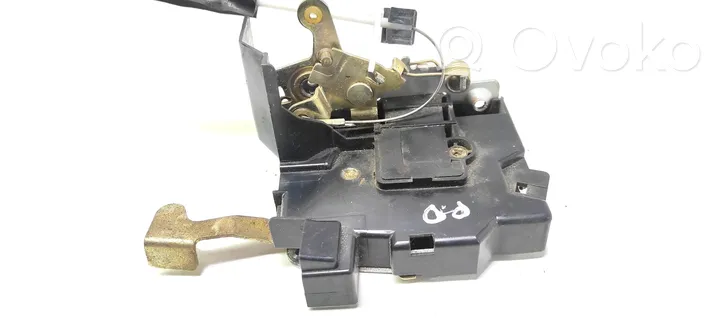 BMW 5 E34 Front door lock 8104782