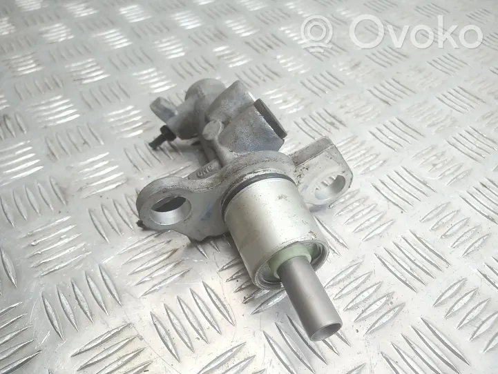 Volkswagen PASSAT B5.5 Master brake cylinder 