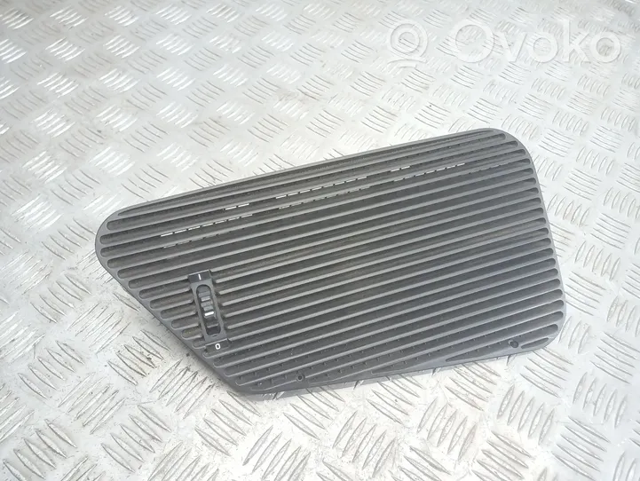 BMW 5 E34 Lango oro grotelės 1384066