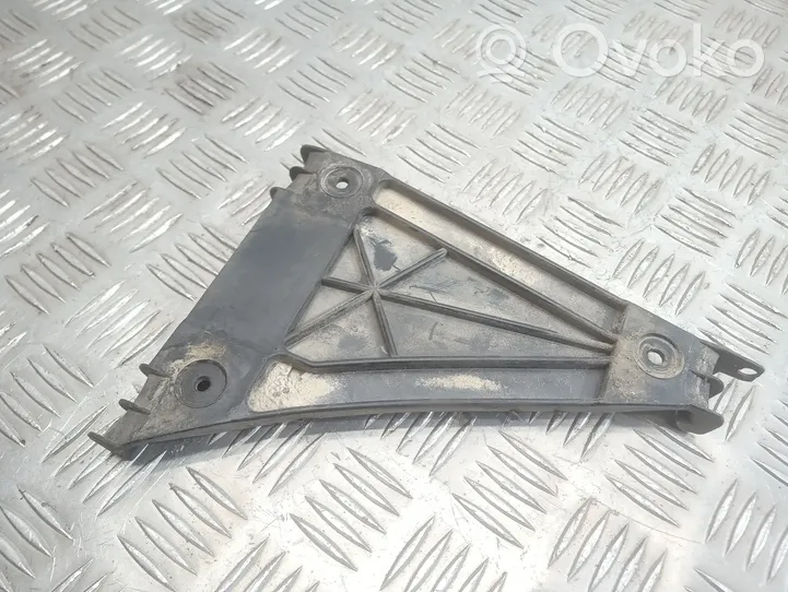 Audi A4 S4 B5 8D Soporte de montaje del parachoques trasero 8D0807484