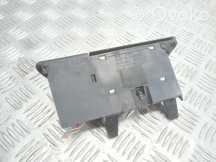 Audi A4 S4 B5 8D Posacenere (anteriore) 8D0857951B