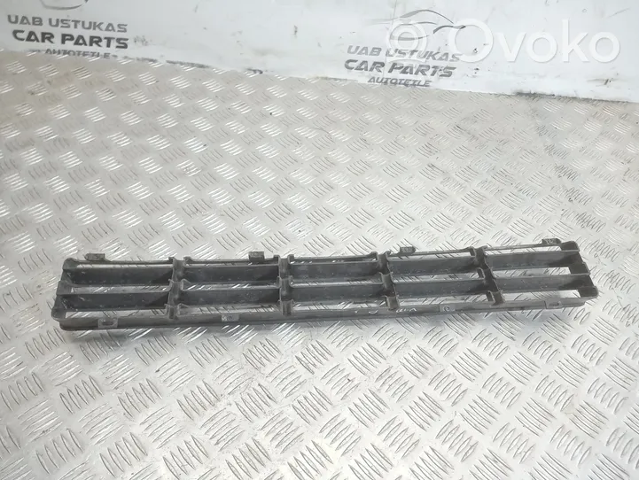 Volkswagen Golf IV Kratka dolna zderzaka przedniego 1J0853677D