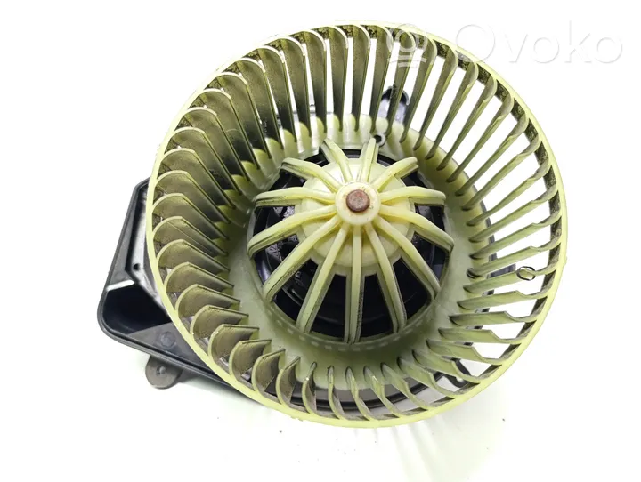 Volkswagen PASSAT B5.5 Ventola riscaldamento/ventilatore abitacolo 8D1820021