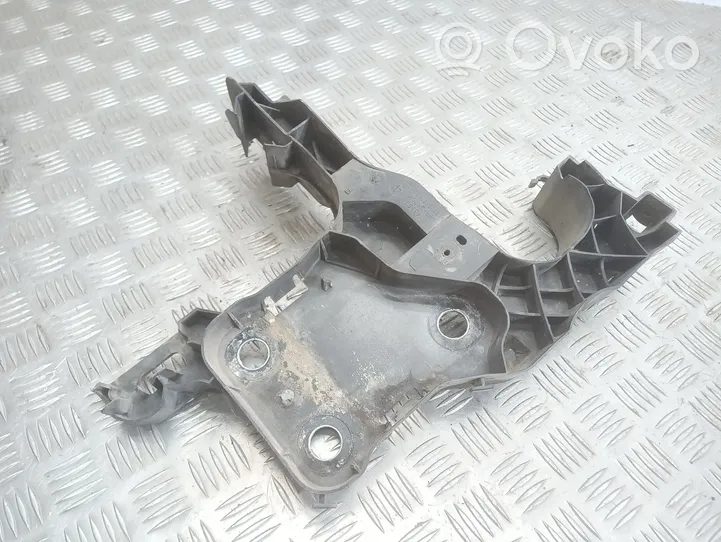 Renault Megane II Pannello laterale di supporto del radiatore 8200137496