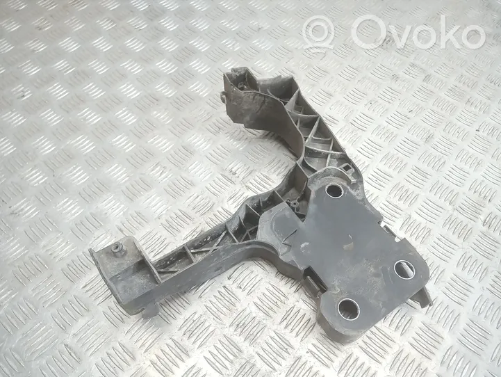 Renault Megane II Pannello laterale di supporto del radiatore 8200137496