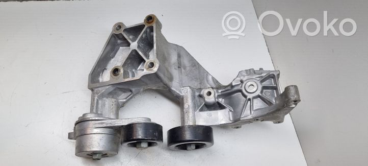 Hyundai Santa Fe Soporte del alternador 