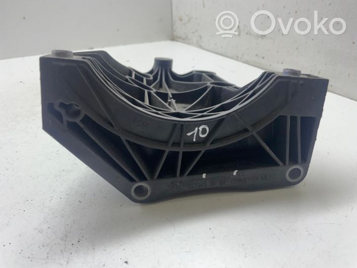 BMW 5 E39 A/C compressor mount bracket 7792202