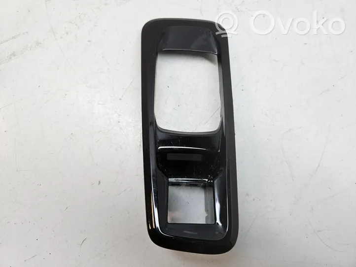 Citroen C5 Aircross Garniture levier frein à main 9817142677