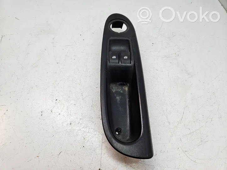 Renault Clio II Electric window control switch 8200084008