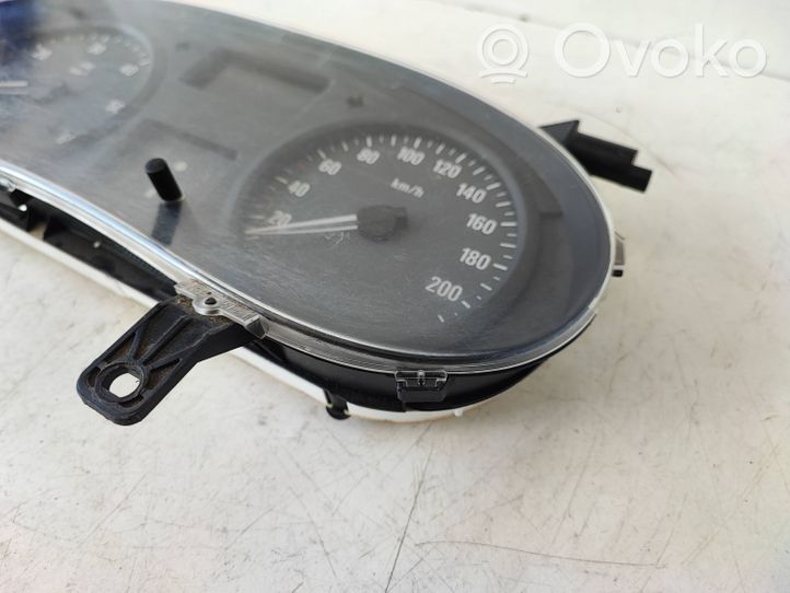 Opel Vivaro Speedometer (instrument cluster) P8200390129