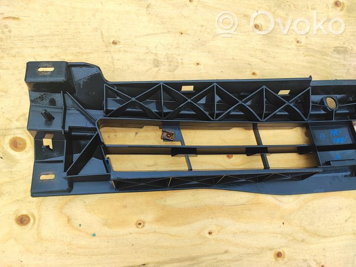 Opel Vivaro Support de montage de pare-chocs avant 620300101R