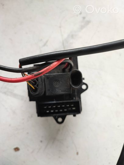 Opel Vivaro Heater blower motor/fan resistor 658146M