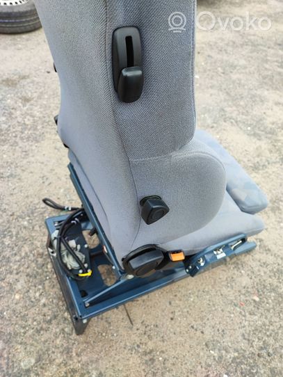 Renault Master II Asiento delantero del conductor 00107116