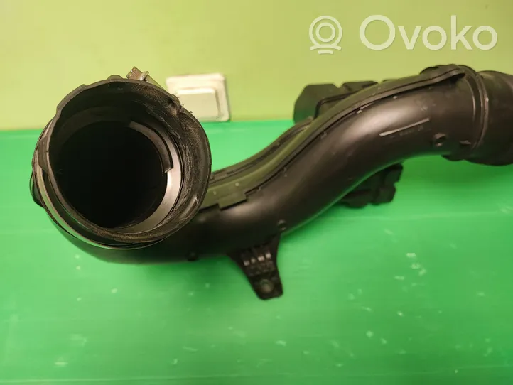 Opel Vivaro Air intake hose/pipe 165755972R