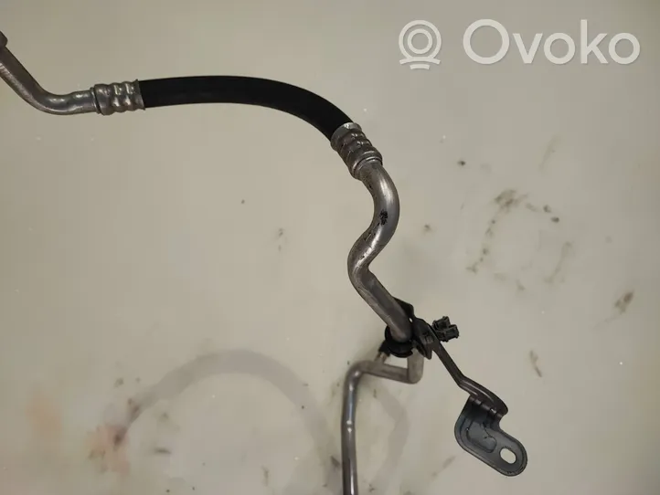 Opel Vivaro Air conditioning (A/C) pipe/hose 924543135