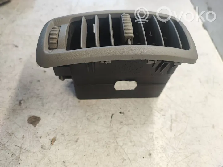 Opel Vivaro Moldura protectora de la rejilla de ventilación lateral del panel R6136S150