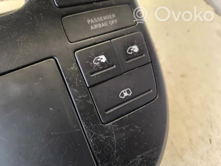 Volkswagen Multivan T5 Radion/GPS-laitteen pääyksikön kehys 7H5858011F