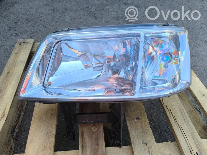 Volkswagen Transporter - Caravelle T5 Lampa przednia 084411168L