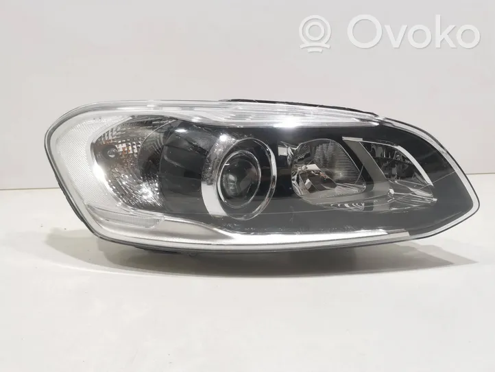 Volvo XC60 Lampa przednia 31420250