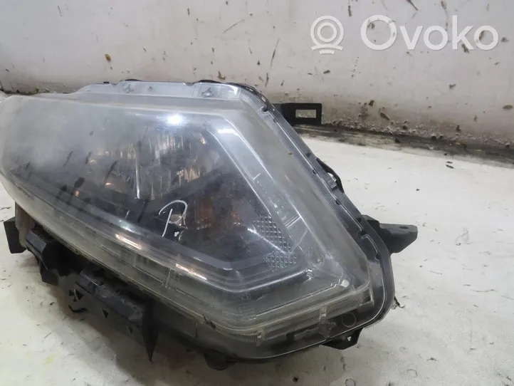 Nissan X-Trail T32 Headlight/headlamp 