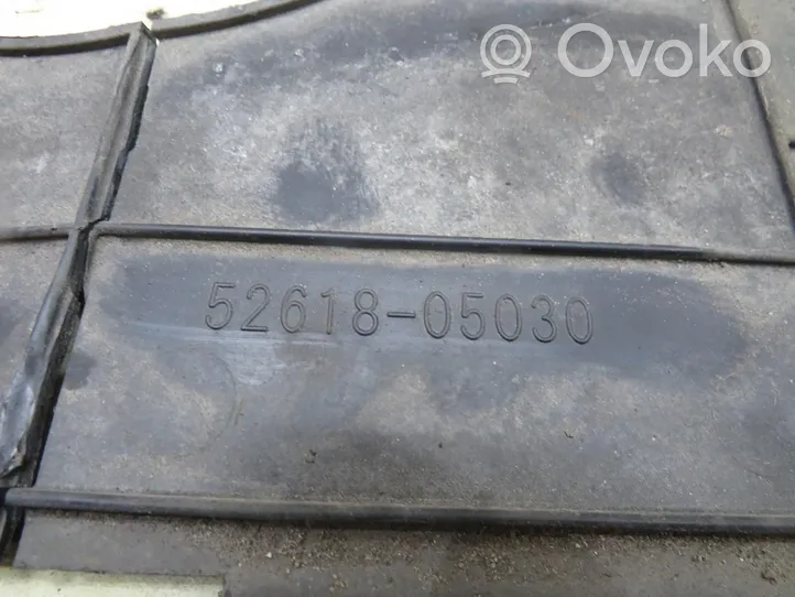 Toyota Avensis T270 Cache de protection inférieur de pare-chocs avant 52618-05030