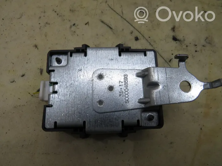 Toyota Avensis T270 Oven keskuslukituksen ohjausyksikön moduuli R-0311005