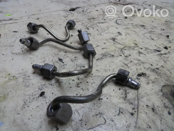 Toyota Avensis T270 Tuyau d'alimentation conduite de carburant 